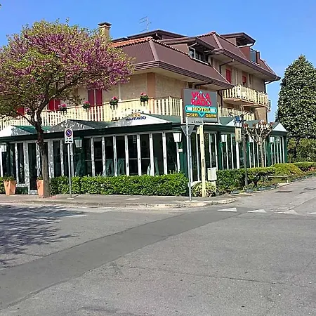 雷德酒店